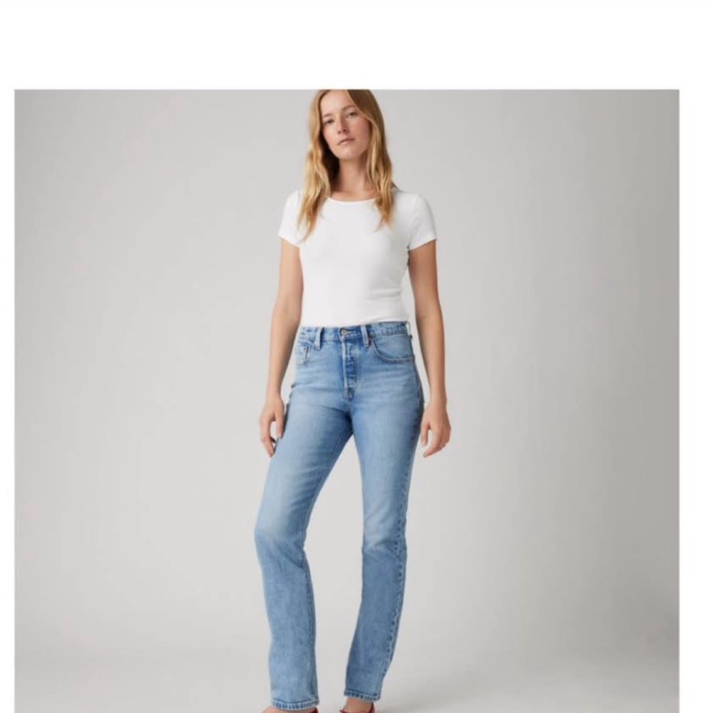 NWT Levi Classic Straight-Leg Women’s Jeans in Light Blue
